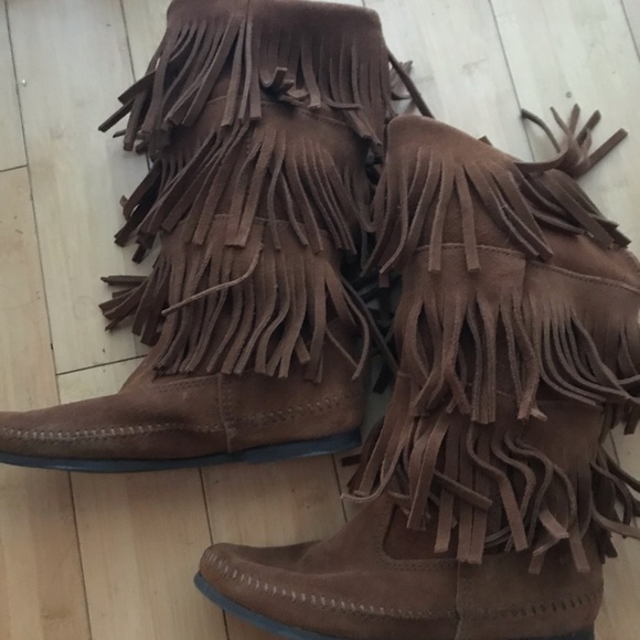 Minnetonka fringe boots - Picture 3 of 3